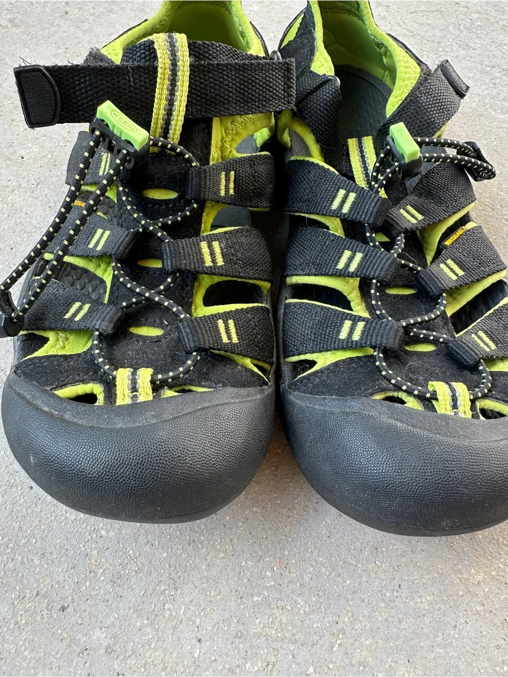 KEEN Newport H2 Water Sandals Black Lime Green Youth 6 / Women 7.5